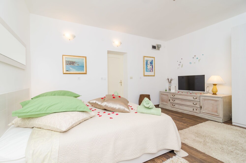 Camelia Luxury Apartments