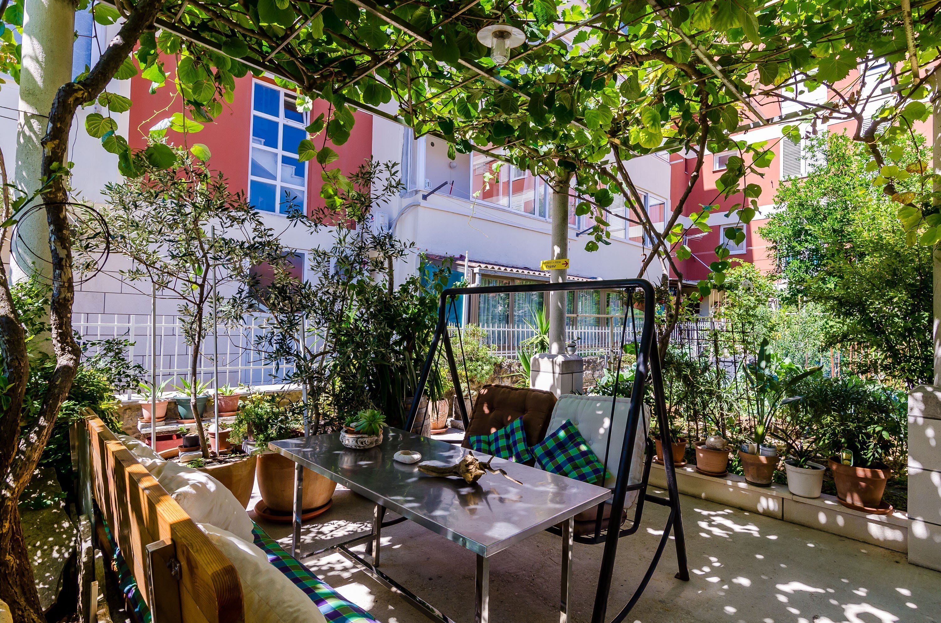 Apartments & Room Frane