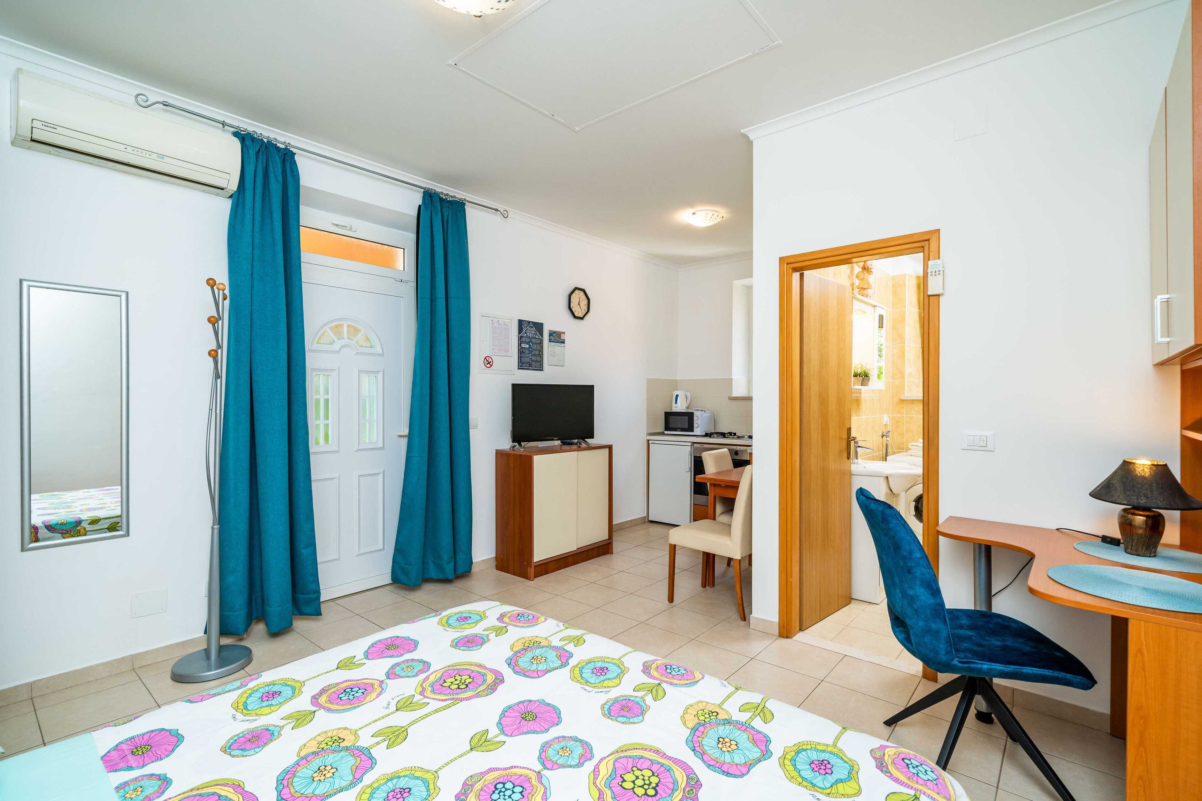 Apartments & Room Frane