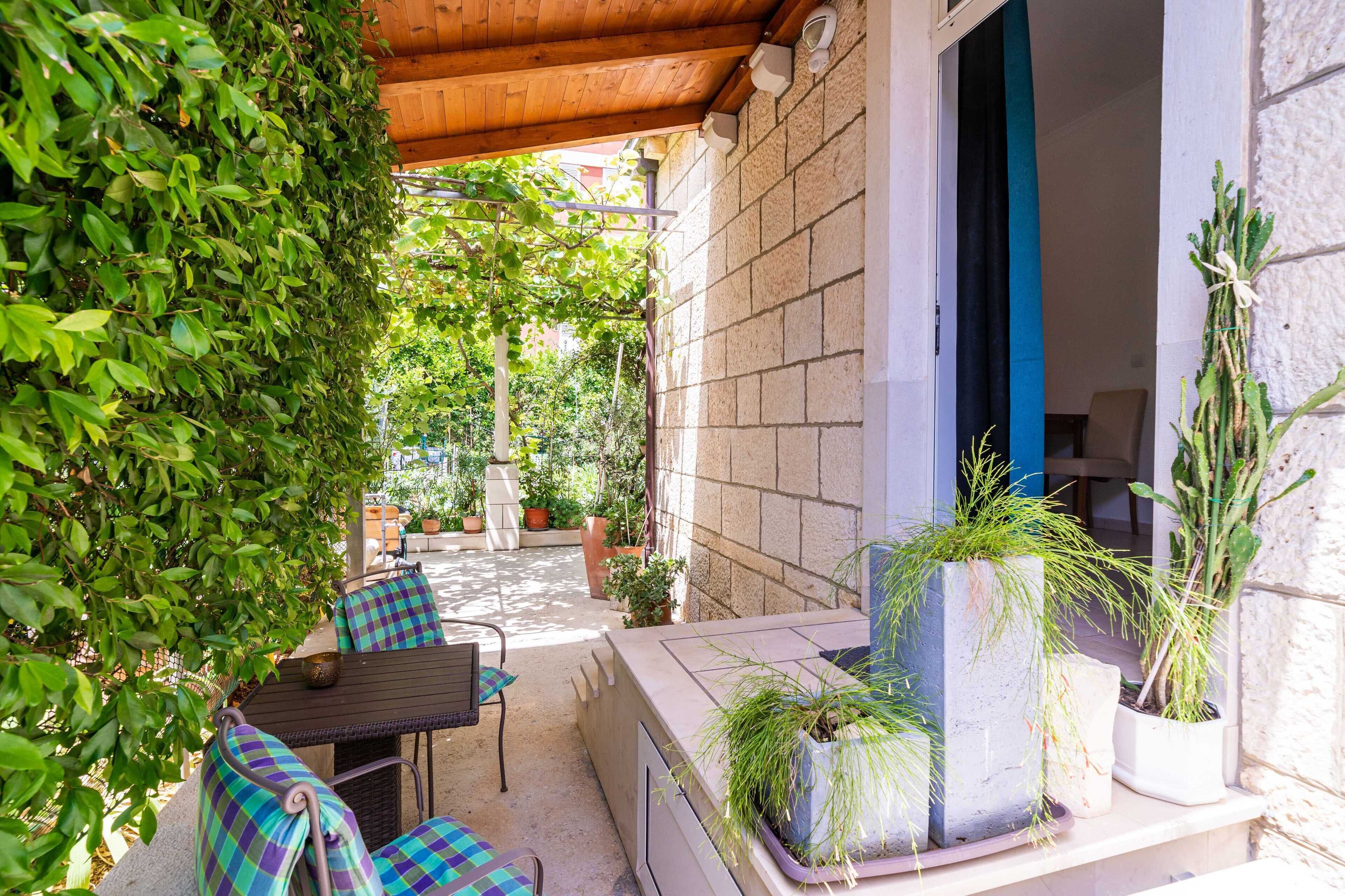 Apartments & Room Frane