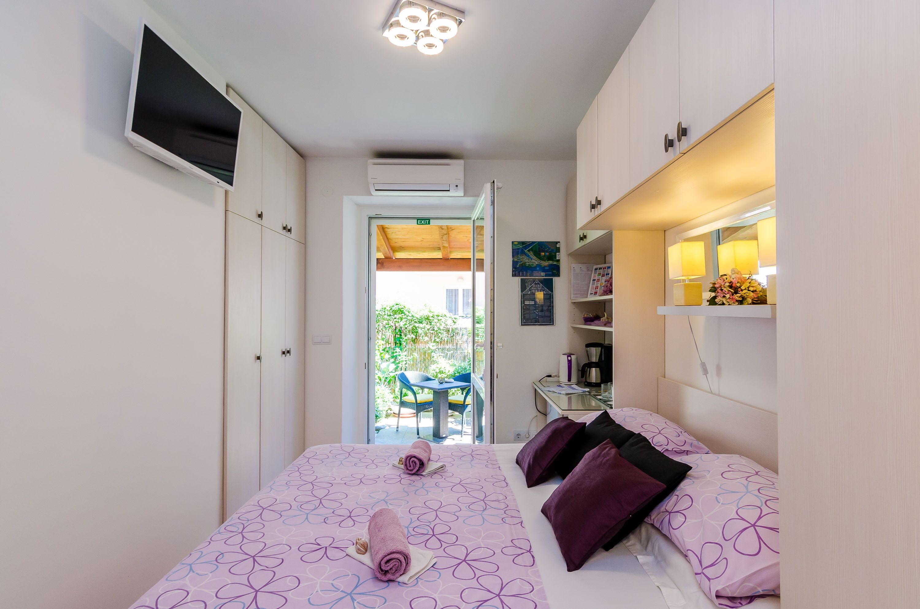 Apartments & Room Frane