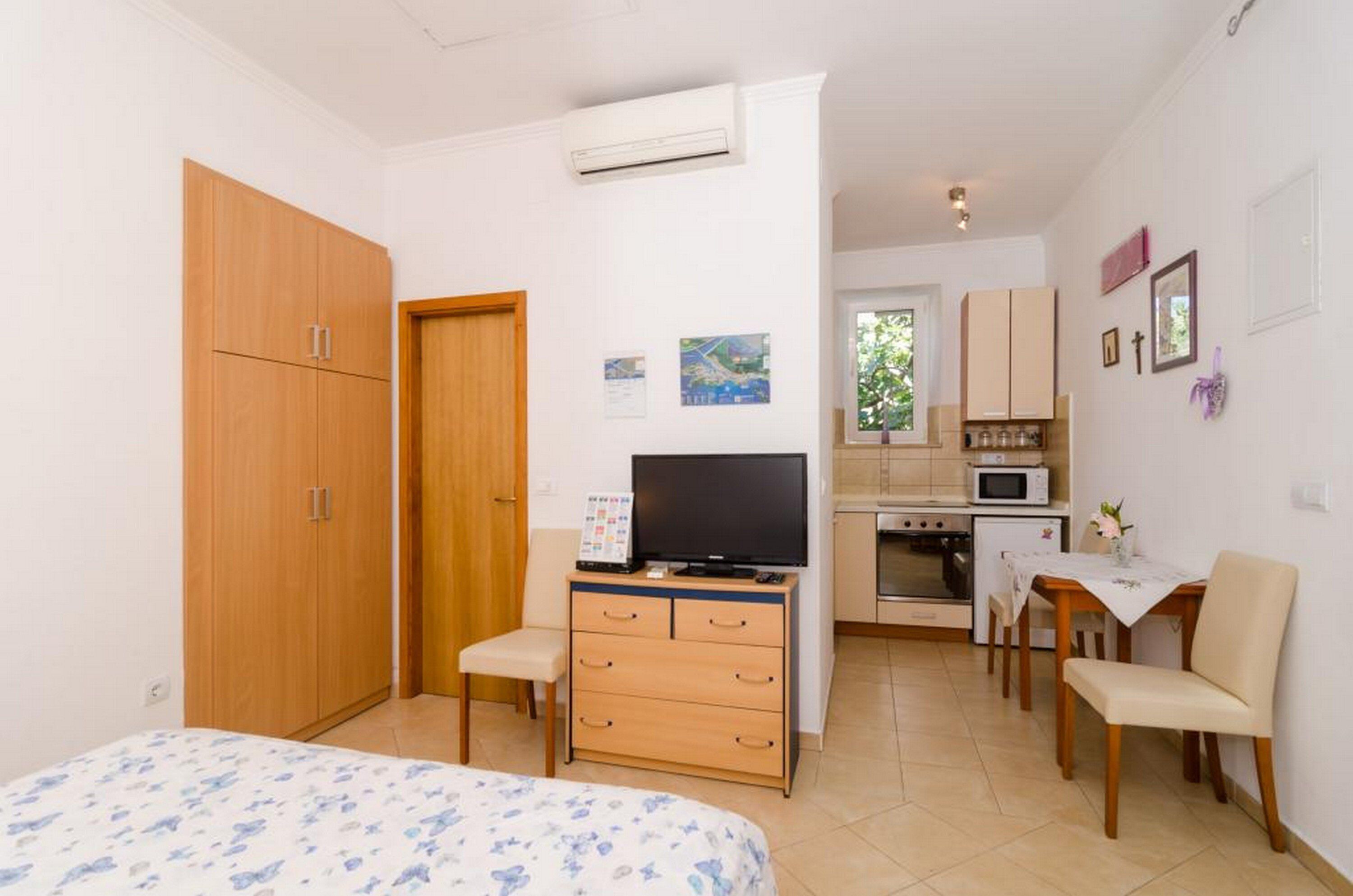 Apartments & Room Frane