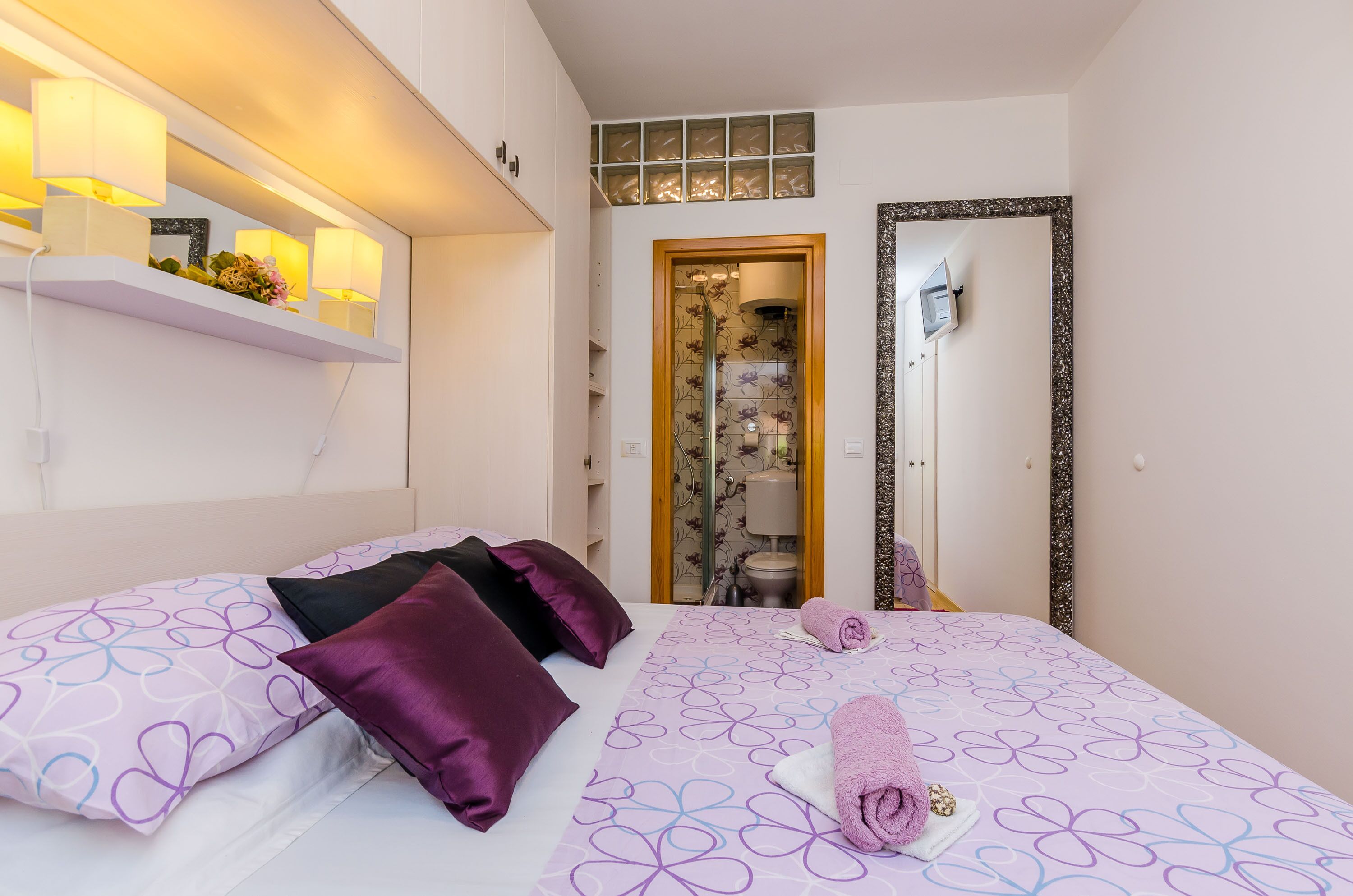 Apartments & Room Frane