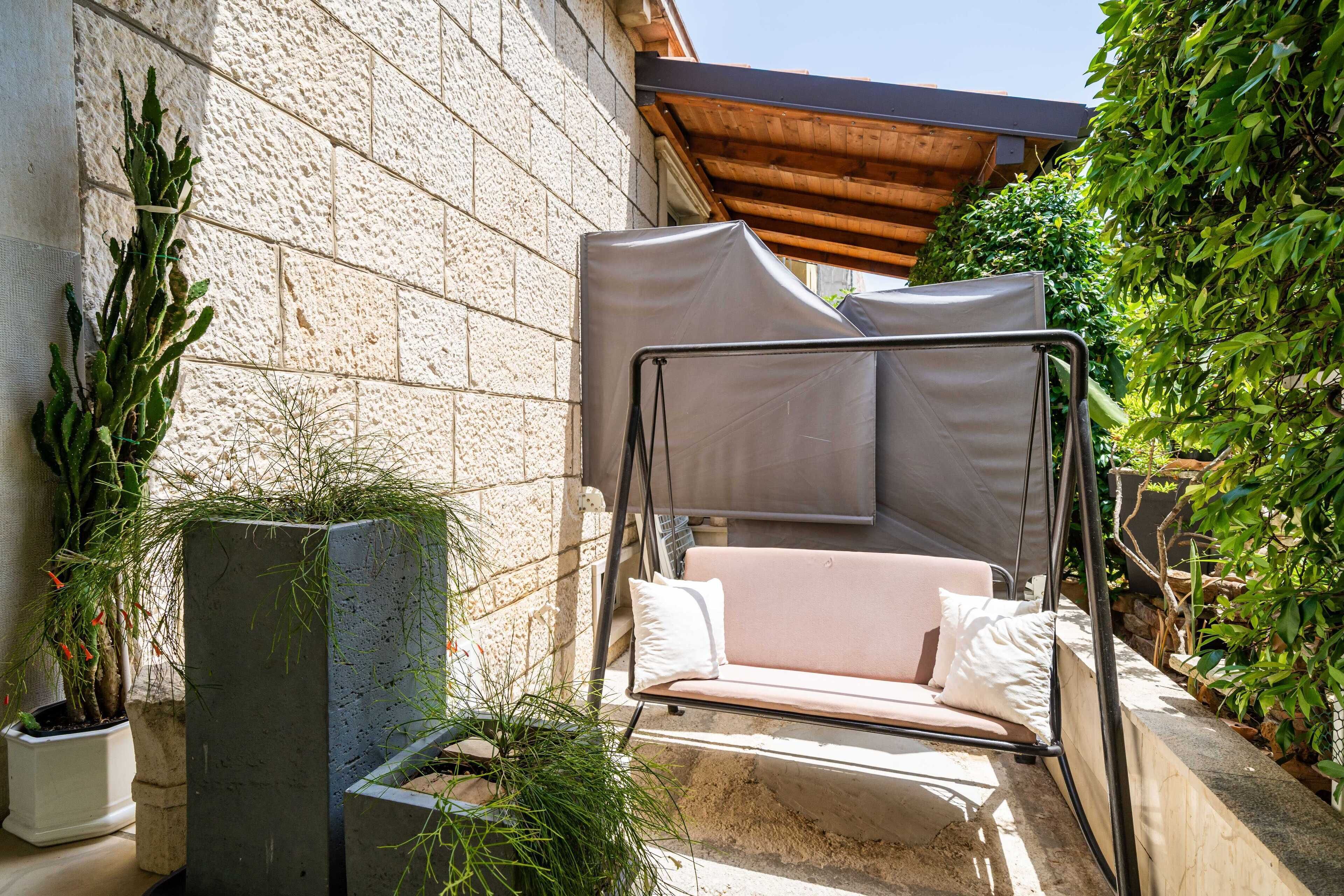 Apartments & Room Frane