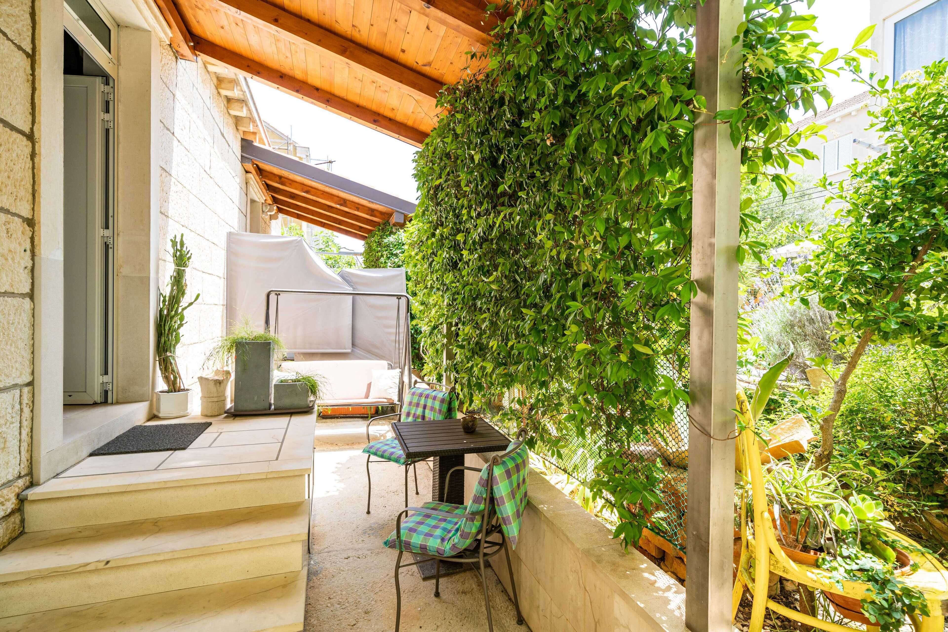 Apartments & Room Frane