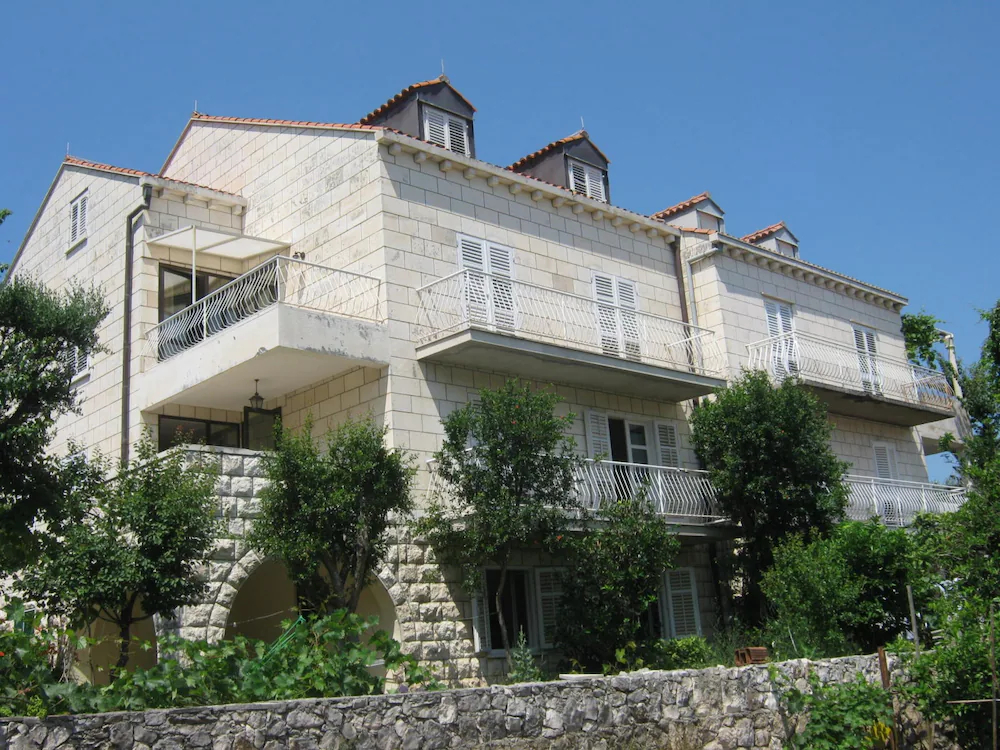 Apartments And Rooms Artemida