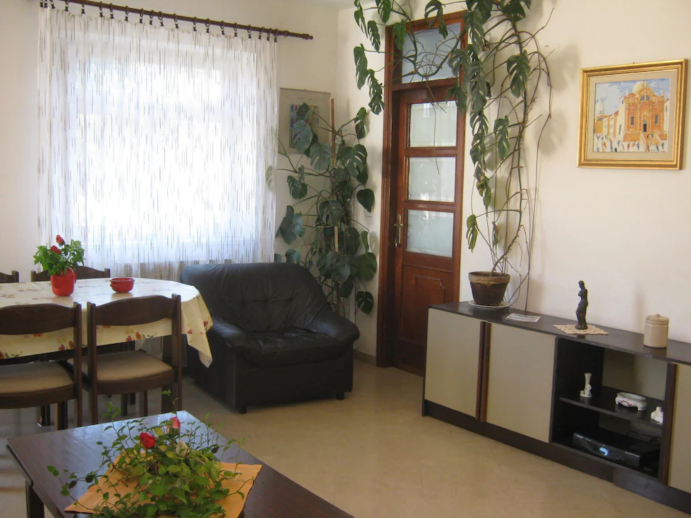 Apartments And Rooms Artemida