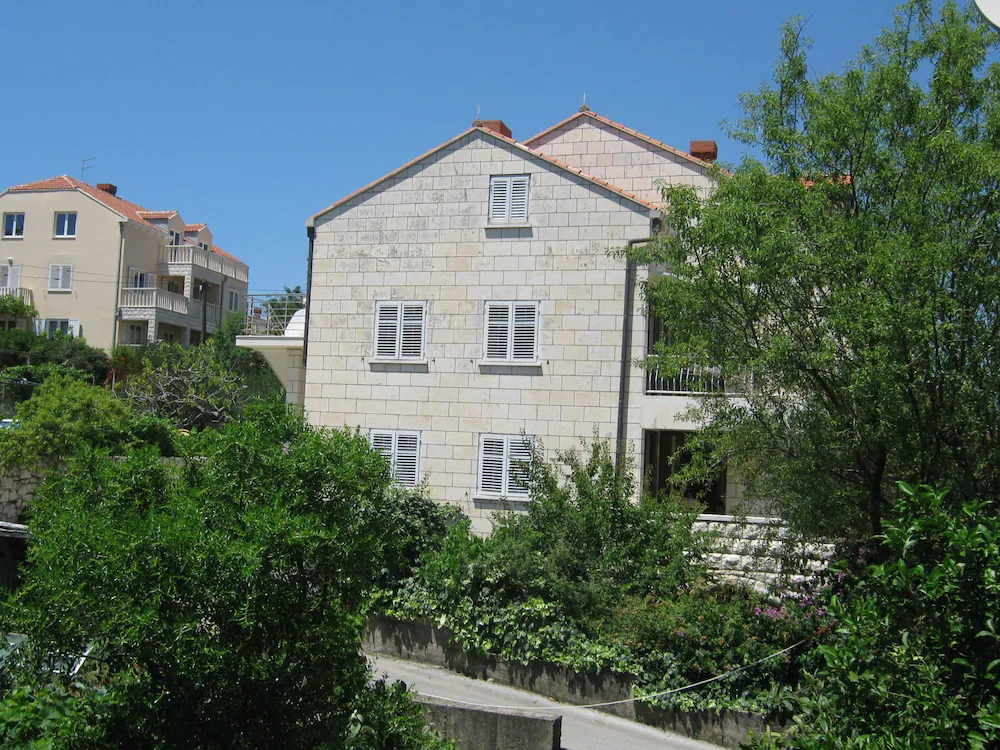 Apartments And Rooms Artemida