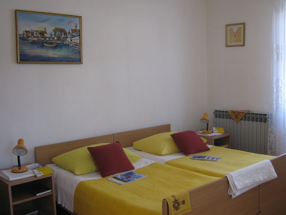 Apartments And Rooms Artemida