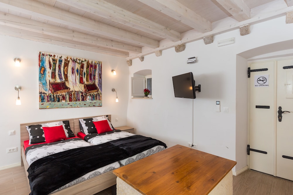 Apartments & Rooms Kerigma