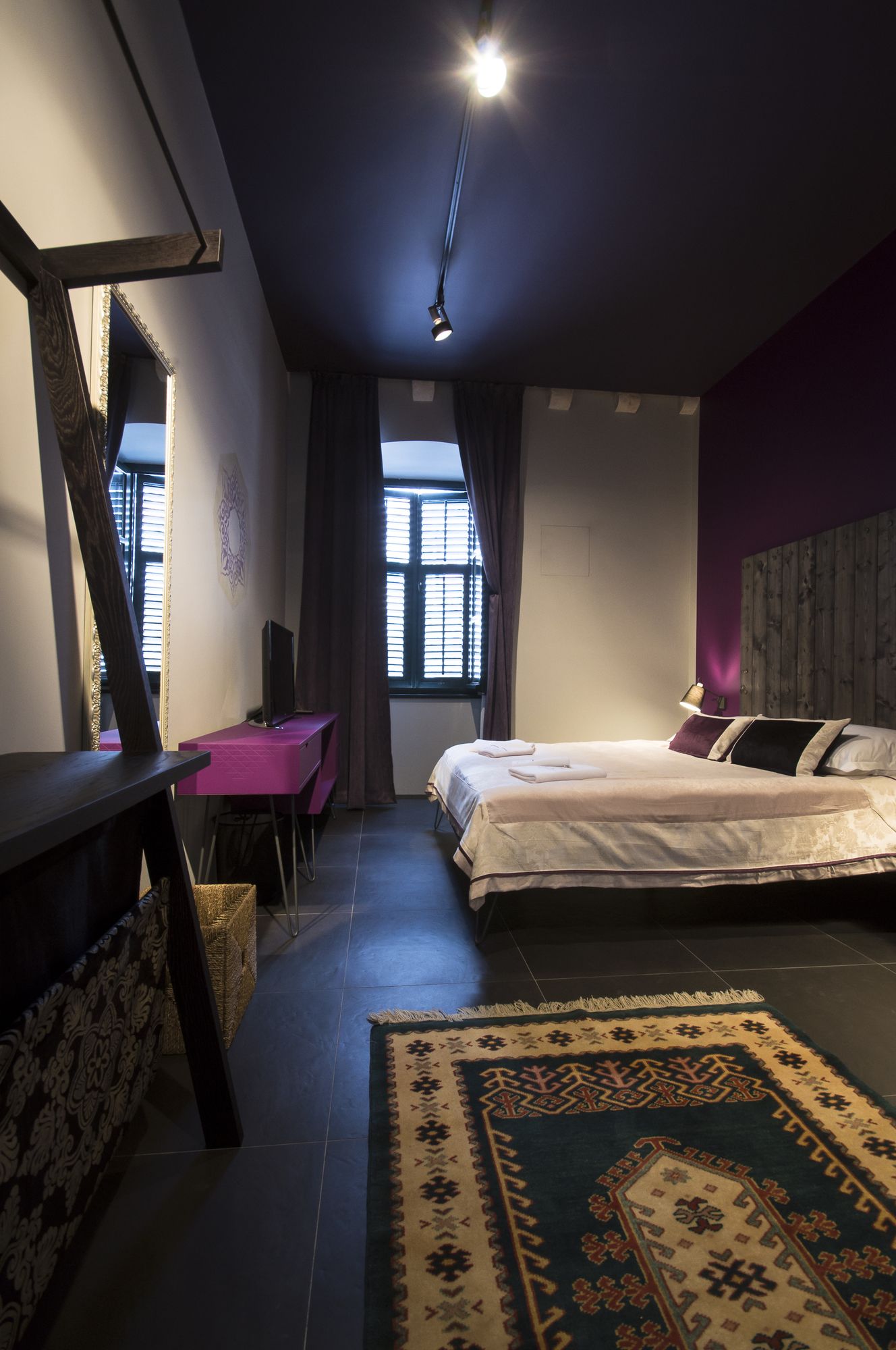 Apartments and Rooms Lejletul
