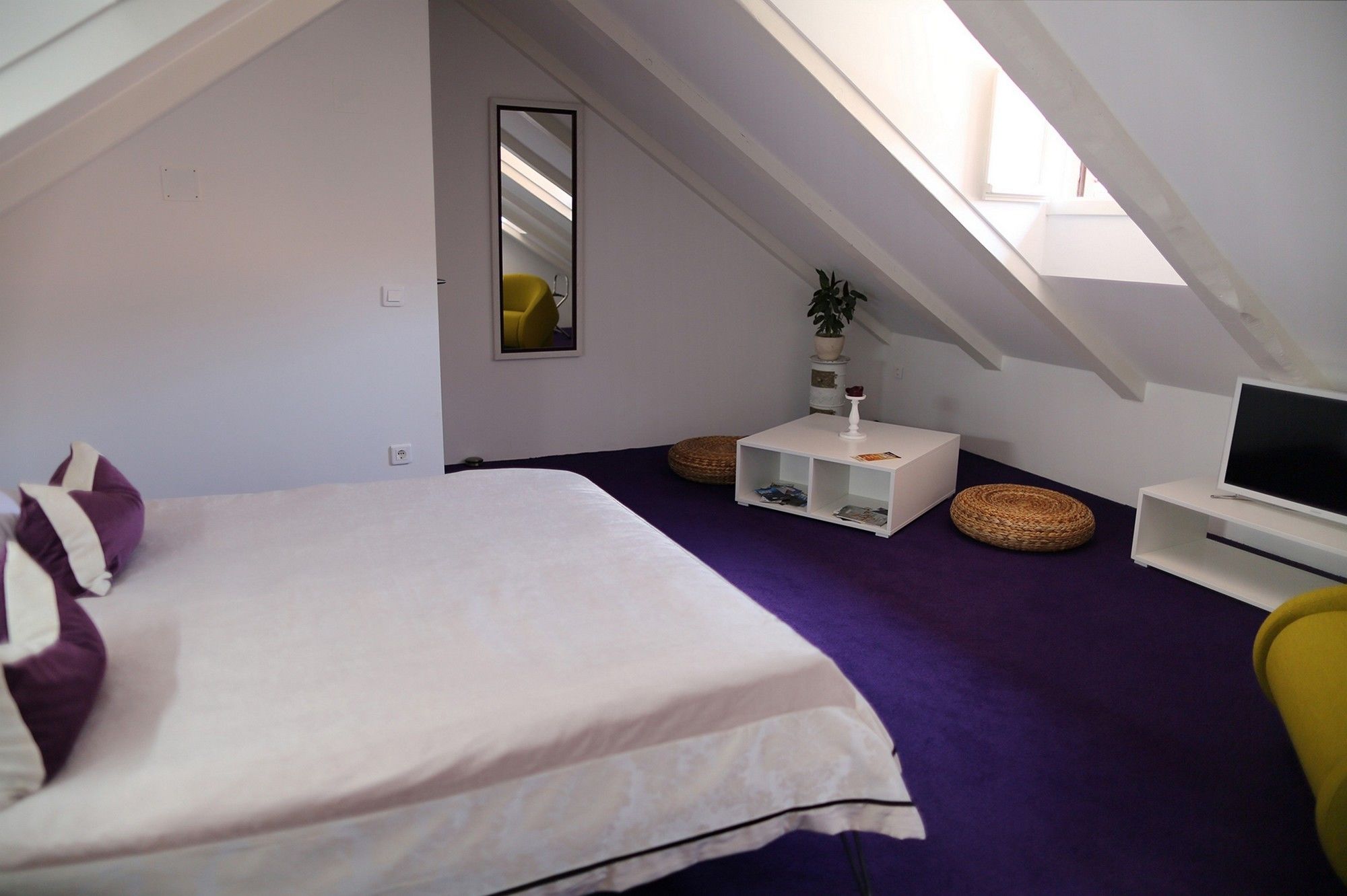 Apartments and Rooms Lejletul