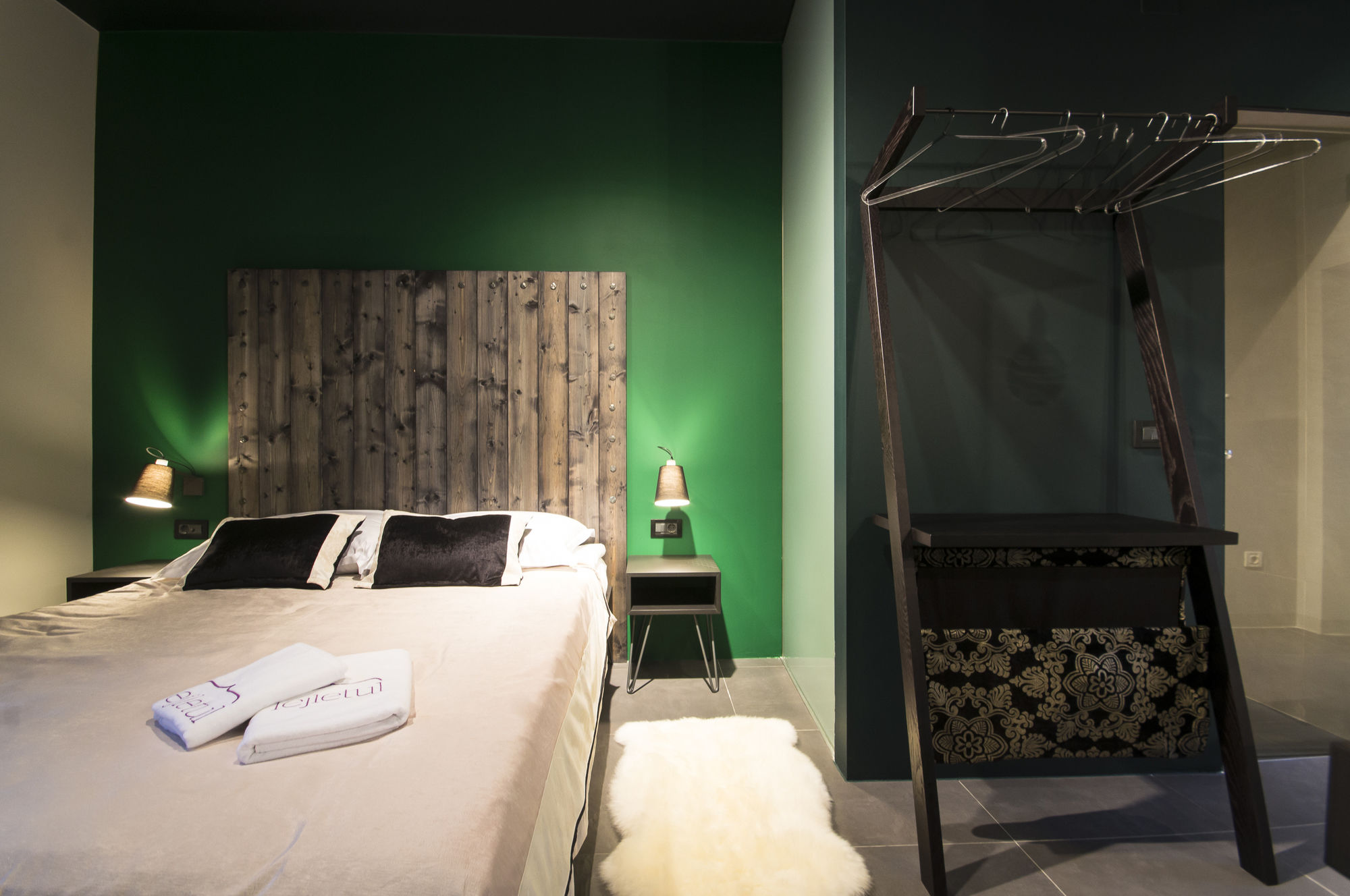 Apartments and Rooms Lejletul