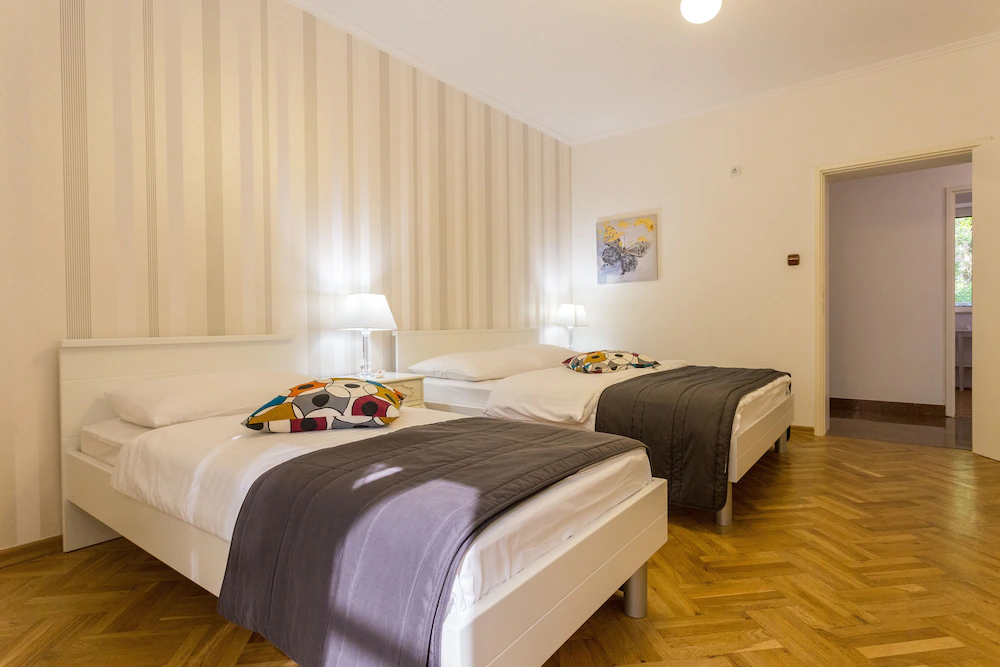 Apartments Banje Beach