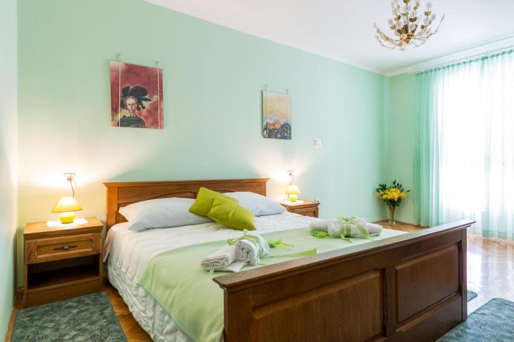 Apartments Lora