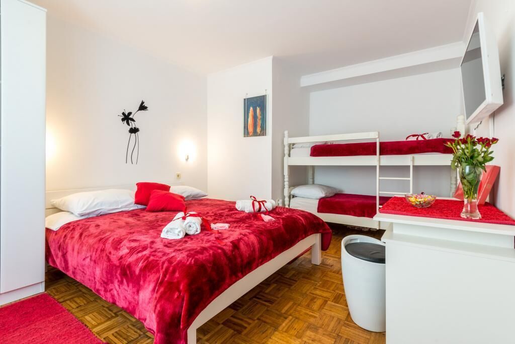 Apartments Lora