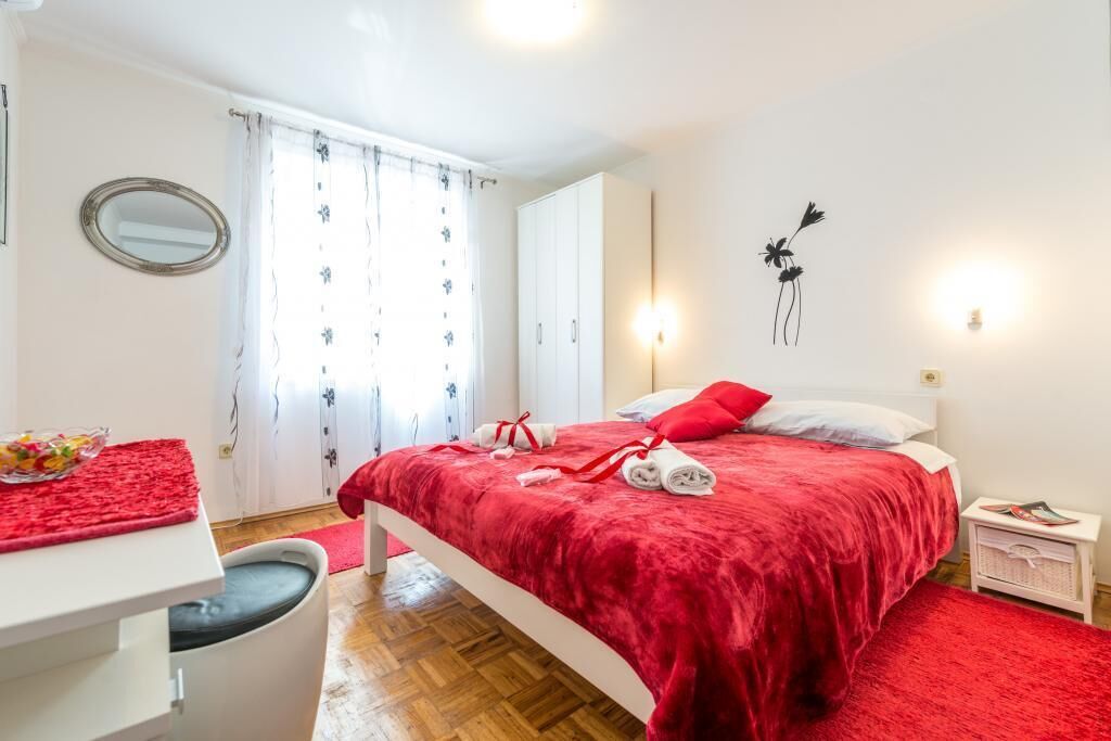 Apartments Lora