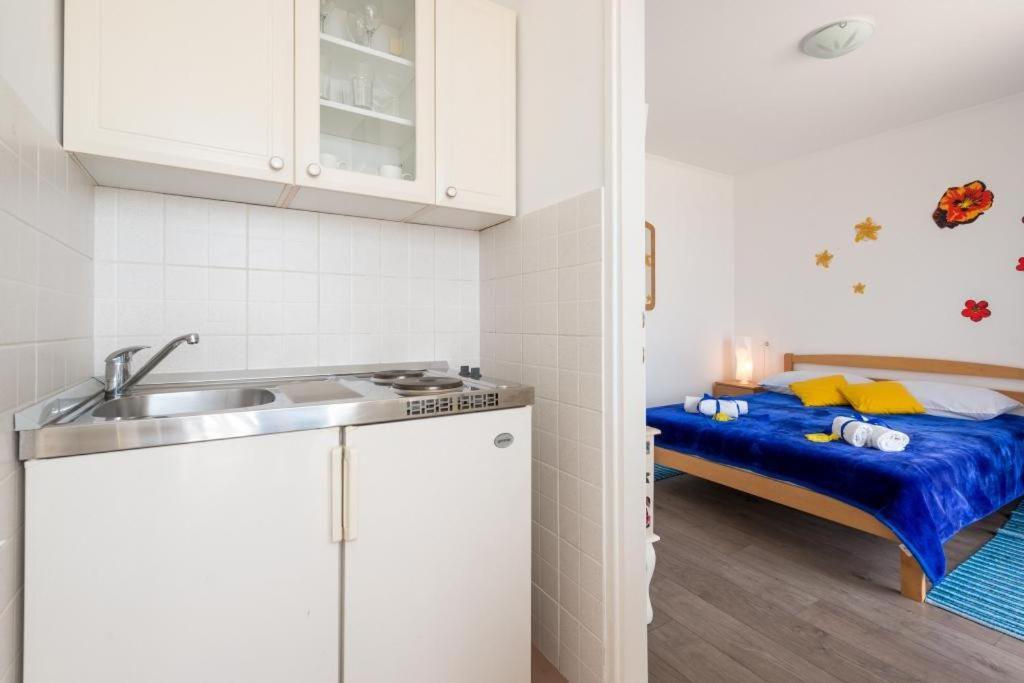Apartments Lora