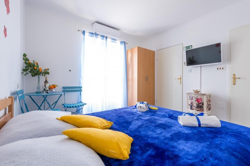 Apartments Lora