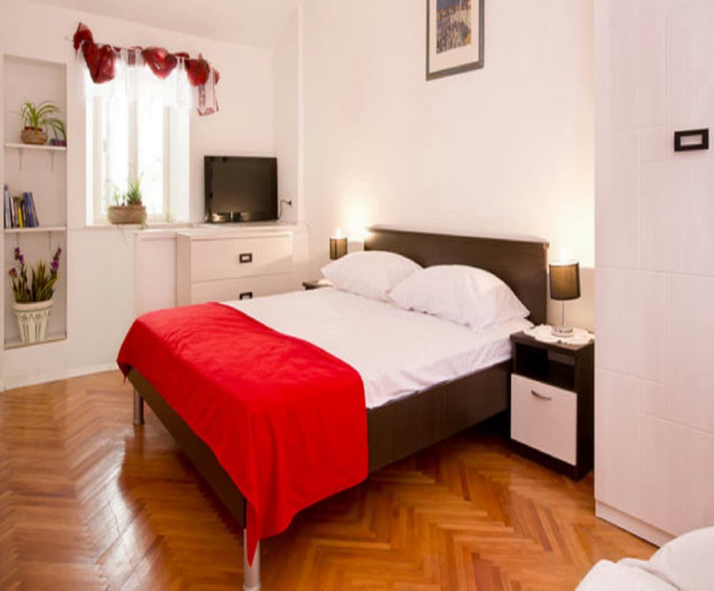 Apartments Old Town Economy