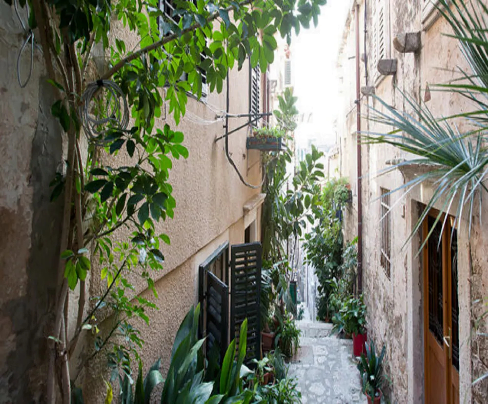 Apartments Old Town Economy