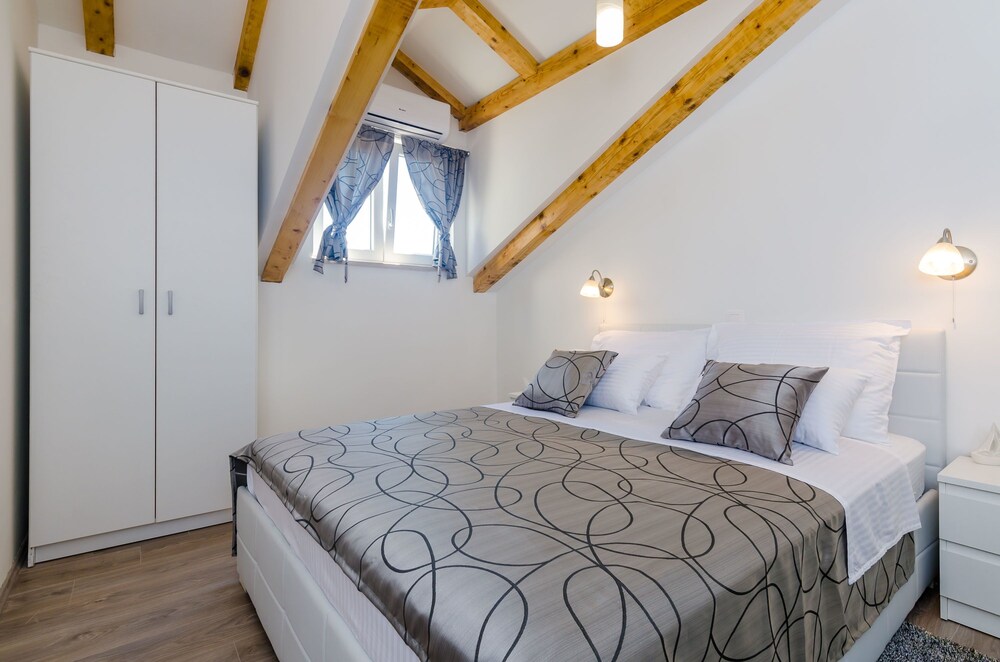 Apartments Pavle
