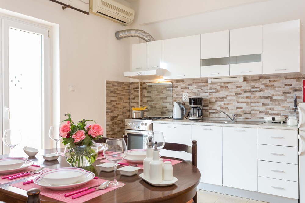 Ellu Apartments