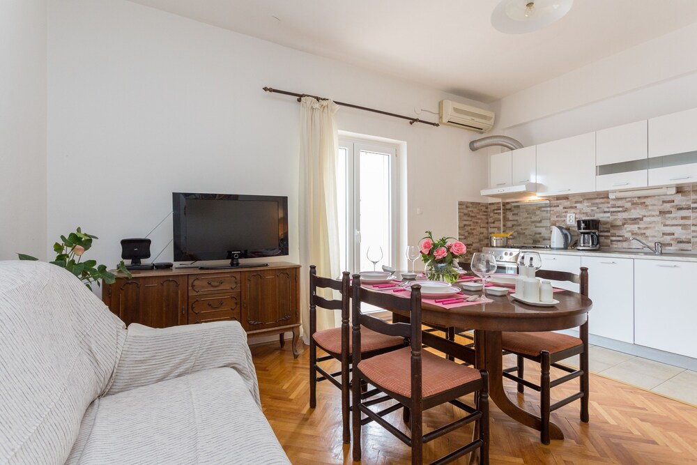 Ellu Apartments