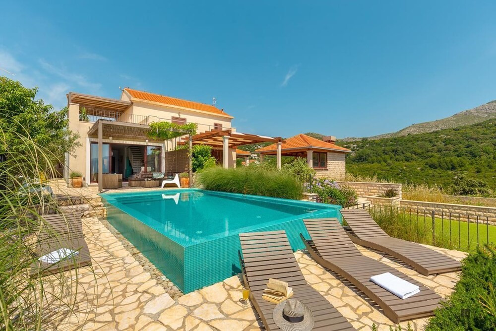 Hedera Estate House Hedera