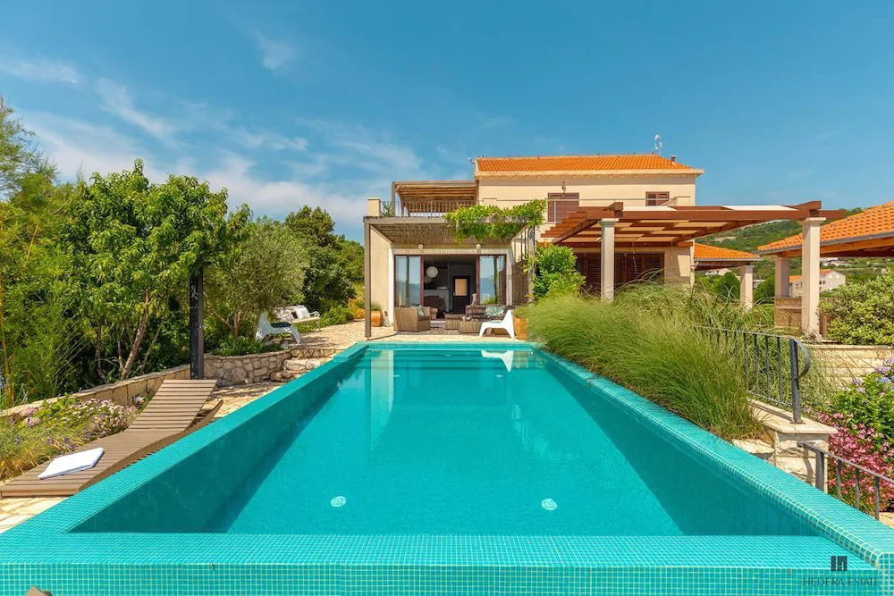 Hedera Estate House Hedera