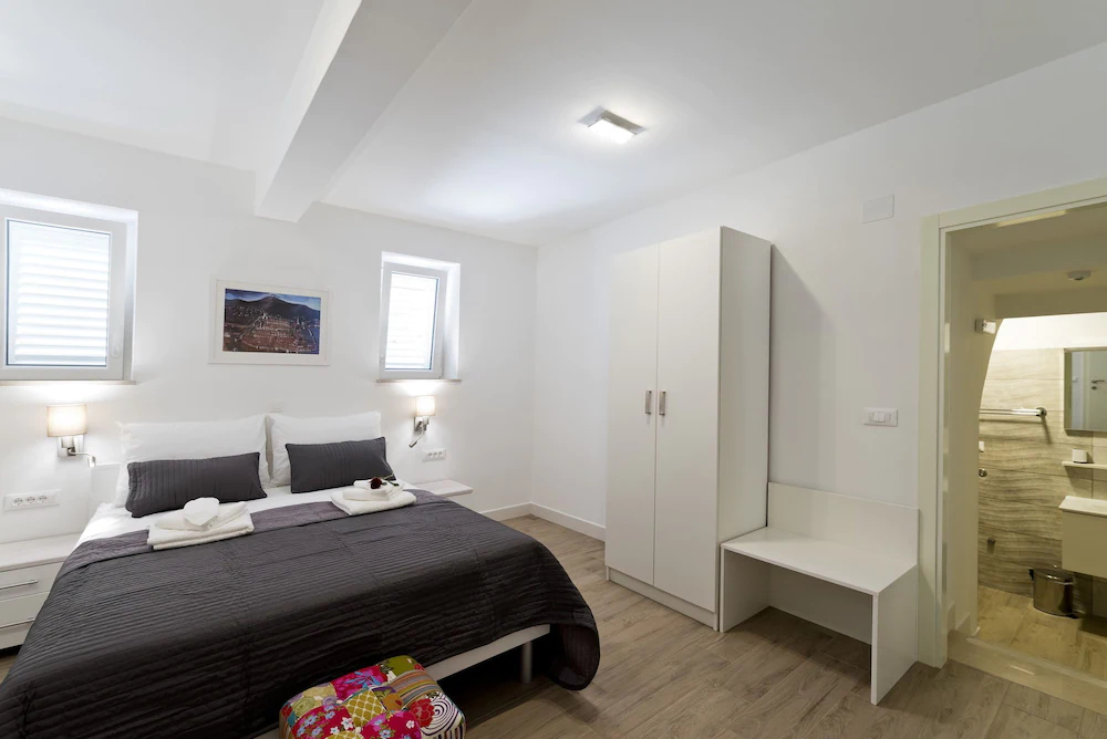 Ida Apartments