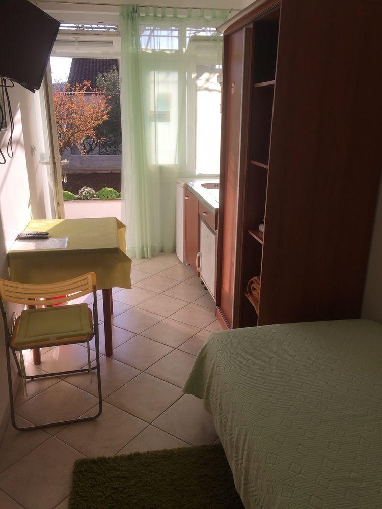 Jele Rooms