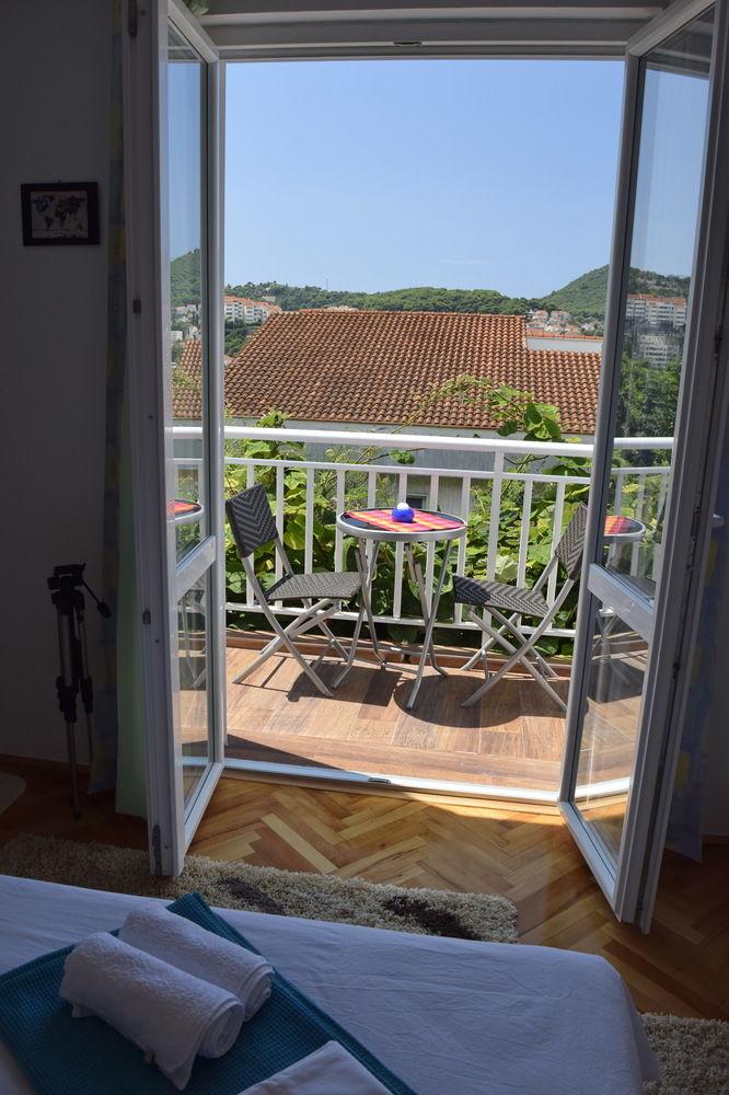 Jele Rooms