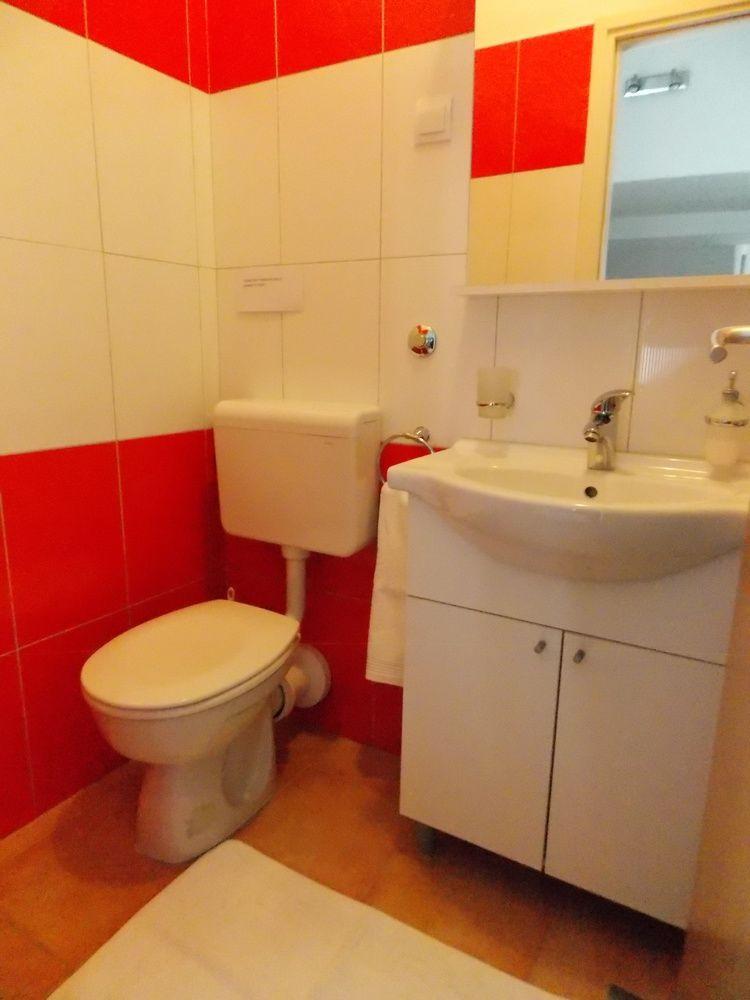 Jele Rooms