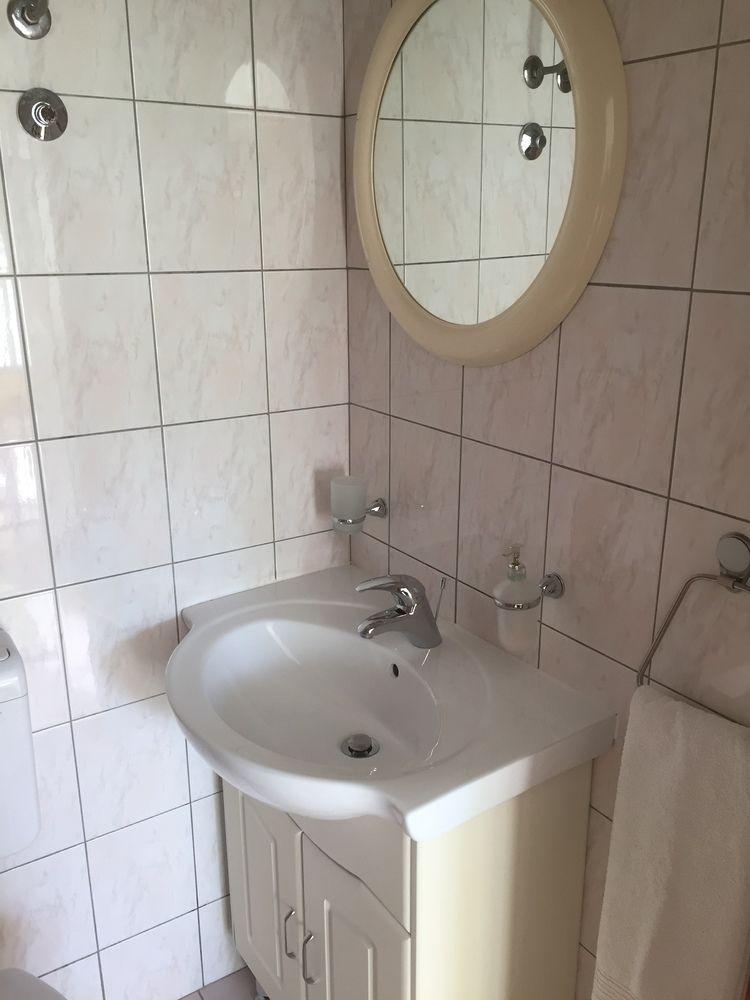 Jele Rooms