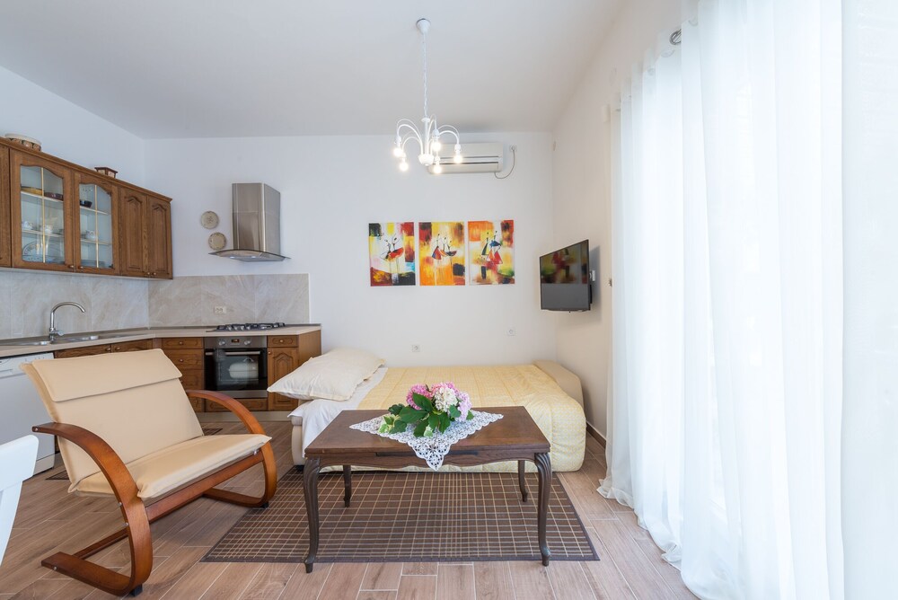 K&L Central Apartments