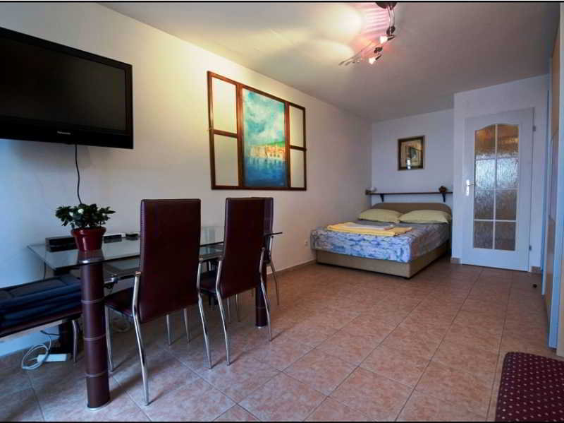Kate Apartments