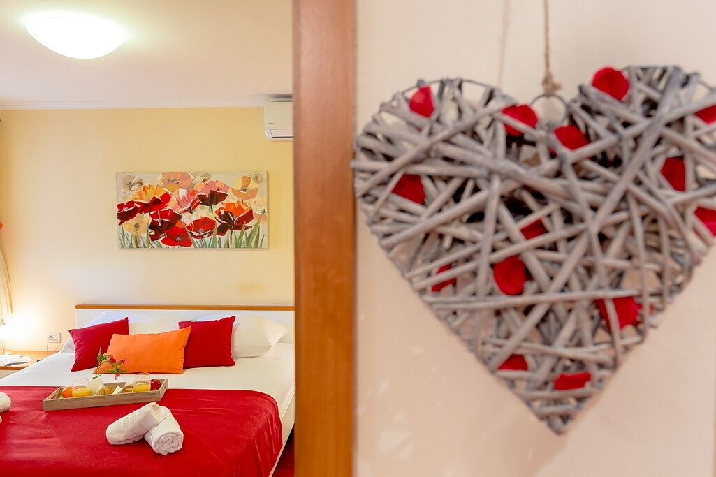 Leona & Borna's Central Lapad Suites