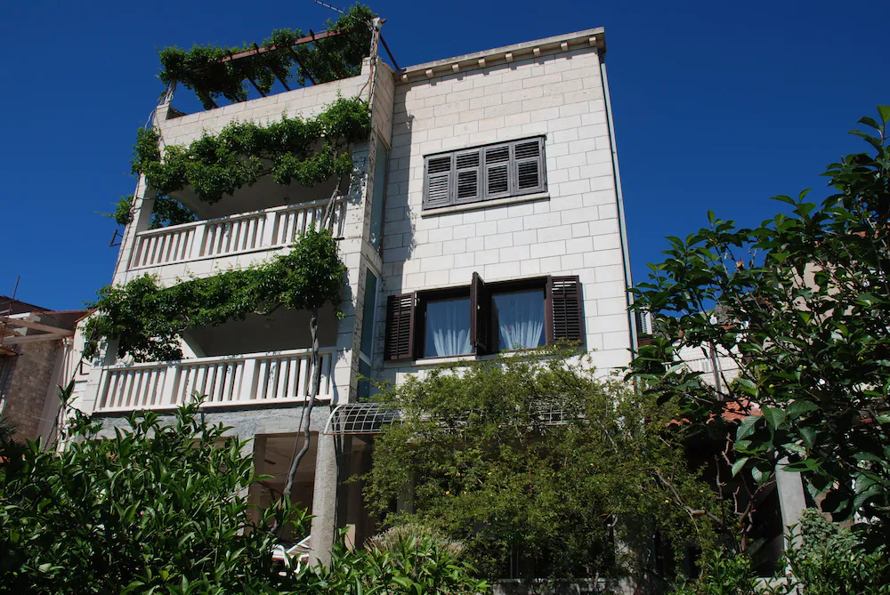 Luigi Apartments