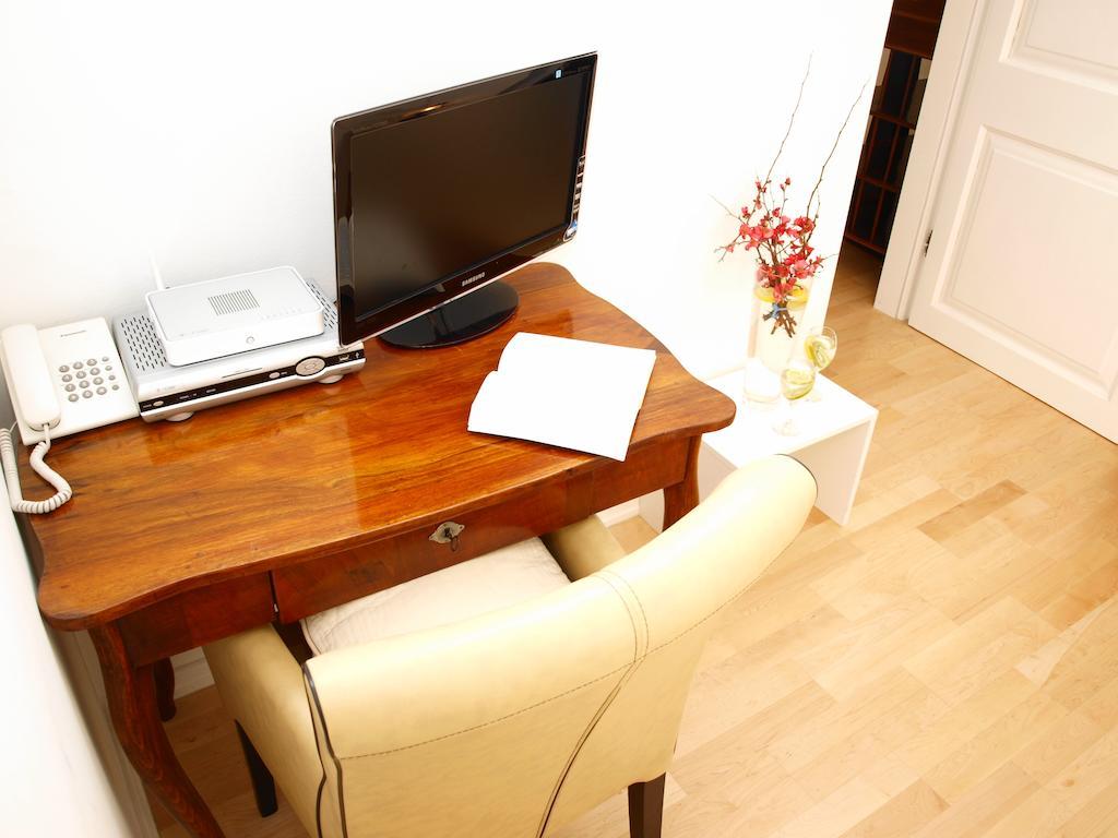 Miro Studio Apartments