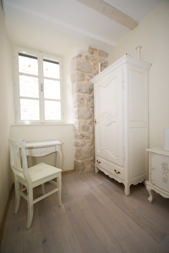 Old Town Ivory Apartments