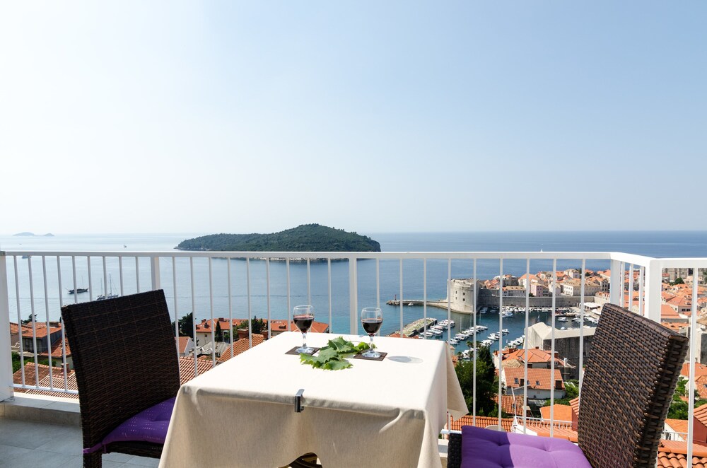 Ploce Apartmani-Luv