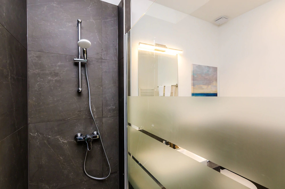 Rooms4U