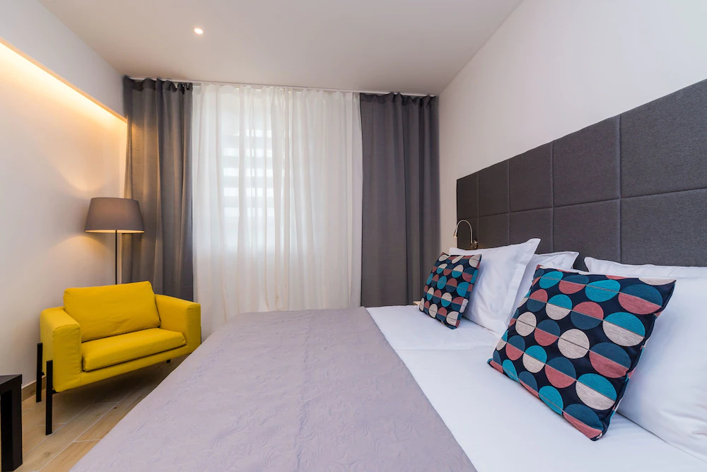 Rooms4U
