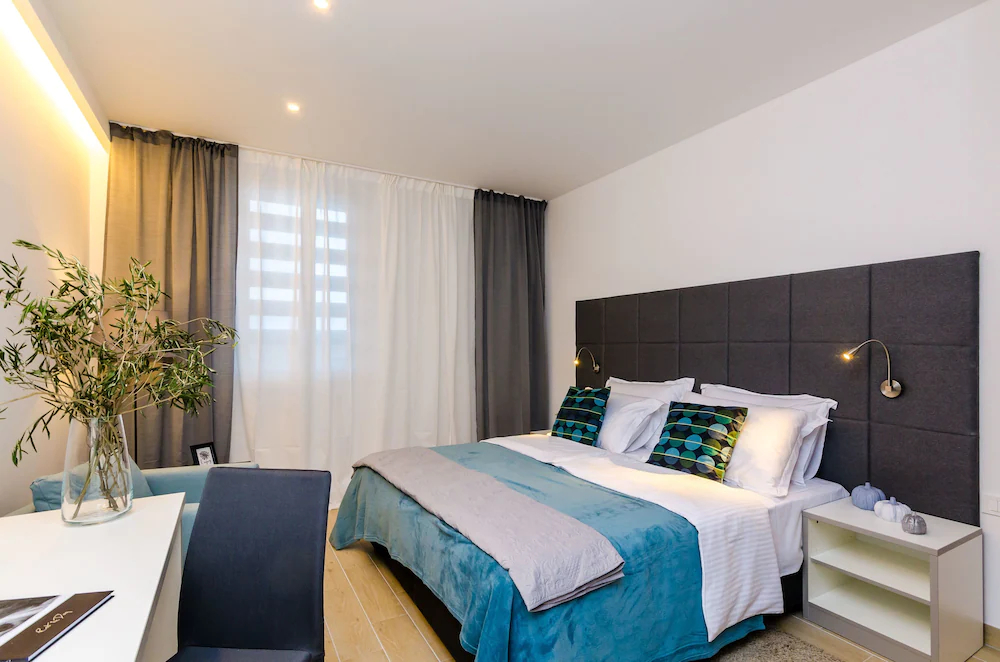 Rooms4U