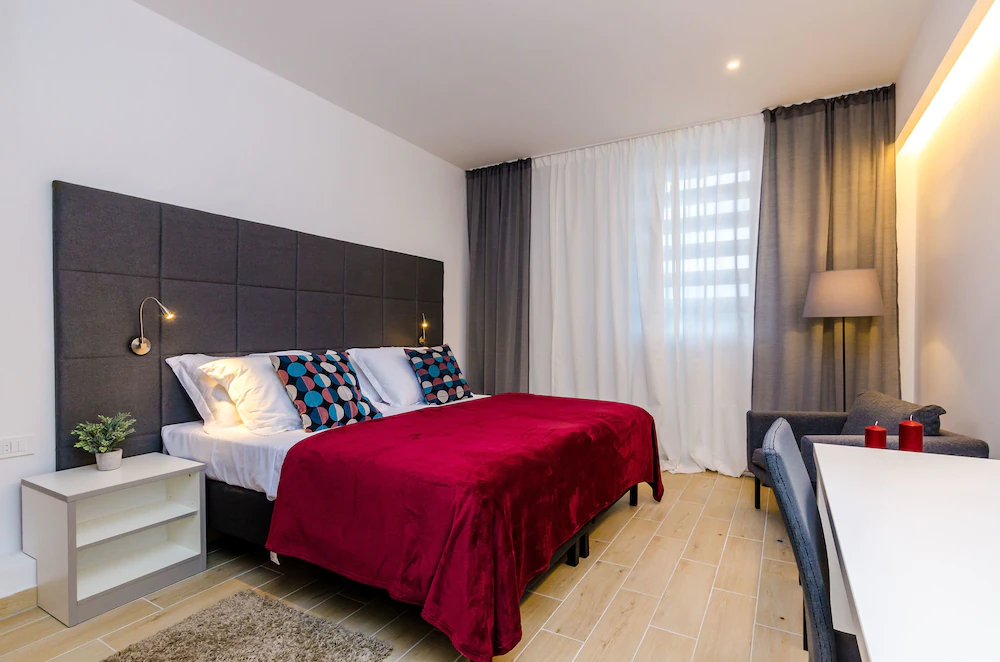 Rooms4U