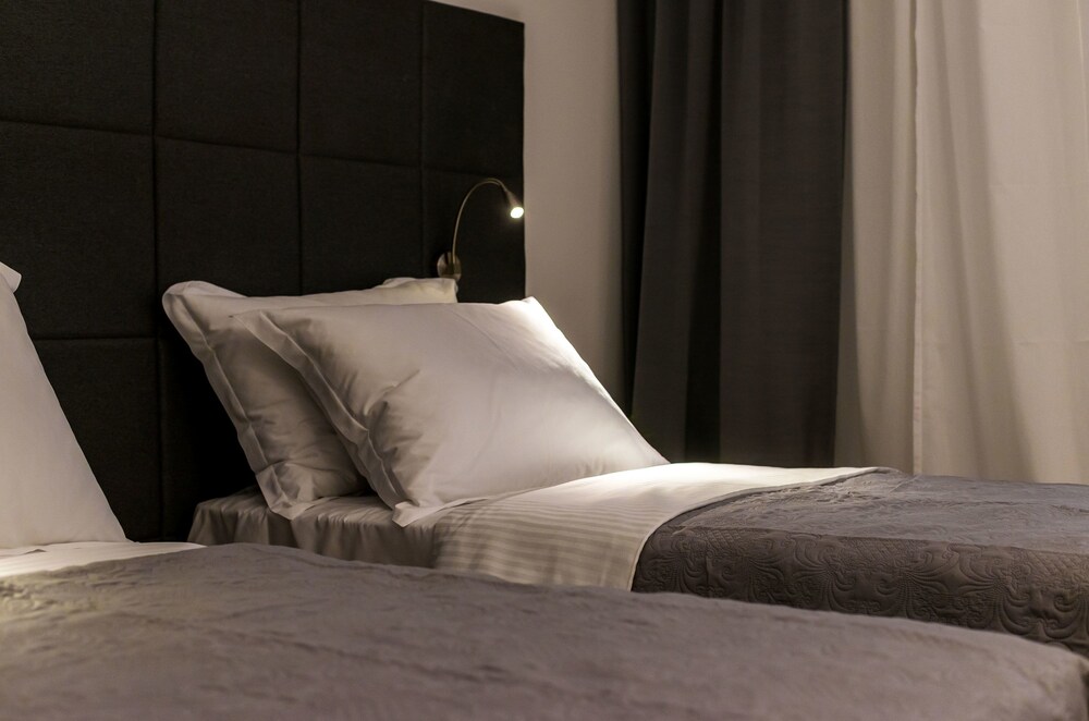 Rooms4U
