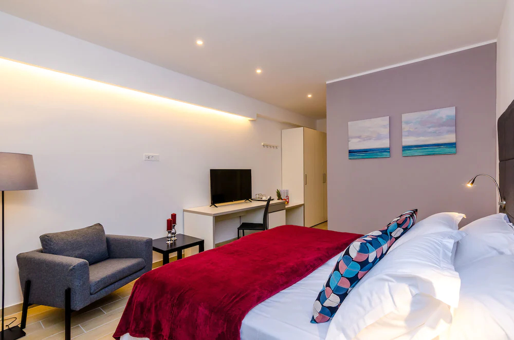 Rooms4U
