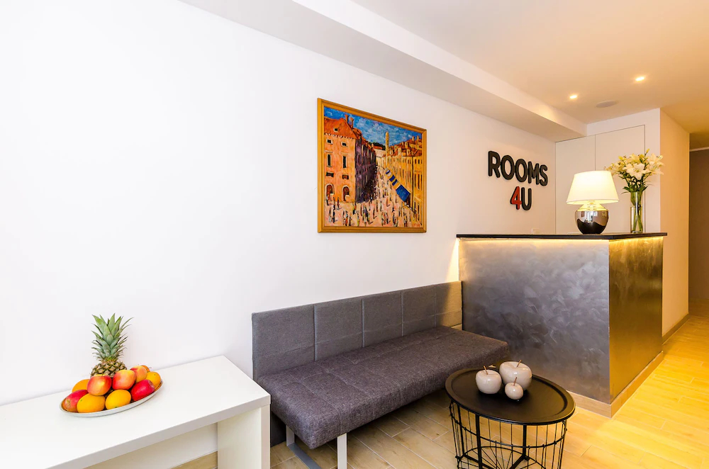 Rooms4U