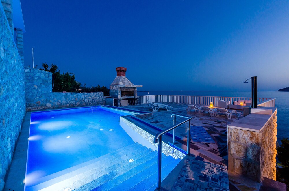 Sea & Stone Apartments
